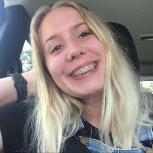 Meet your Posher, Olivia